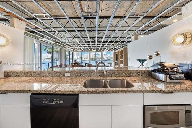 Building Photo - 200 Plaza Las Olas