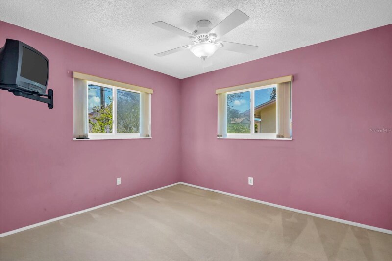 Building Photo - 2113 Malcolm Dr