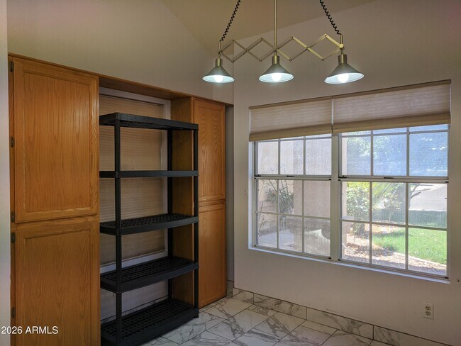 Building Photo - 1321 N Jamaica Way