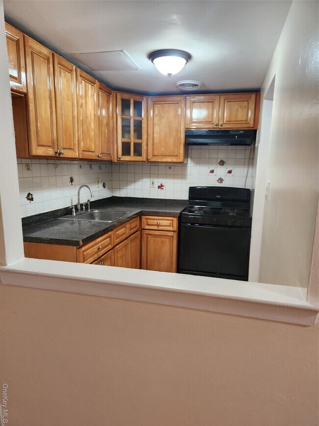 Building Photo - 84-12 98th St