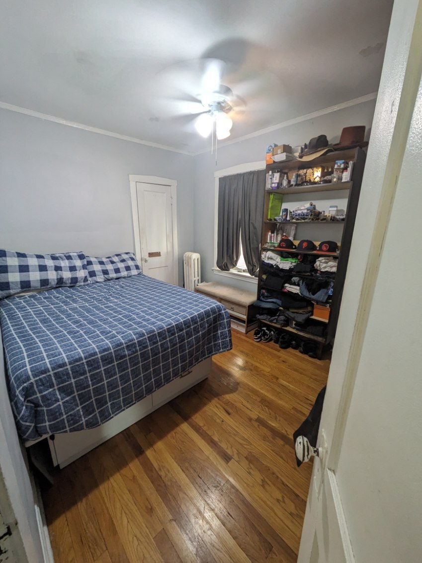 e bedroom - 3824 N Sawyer Ave