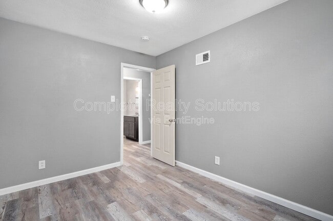 Building Photo - 50 Lynn Meadows Ln