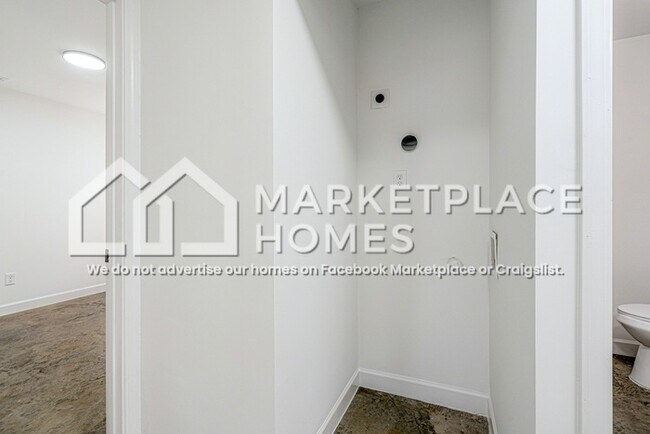 Building Photo - 1369 Chadwick Cir