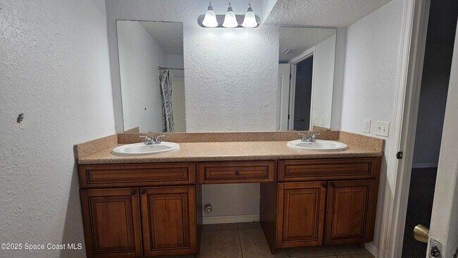 Building Photo - 2101 Forest Knoll Dr NE