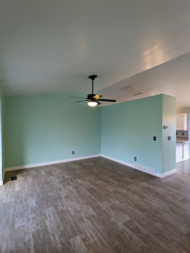 Building Photo - $1,800 Rent Credit! Spacious 5-Bed Clearfield Home with Garage & Fenced Yard