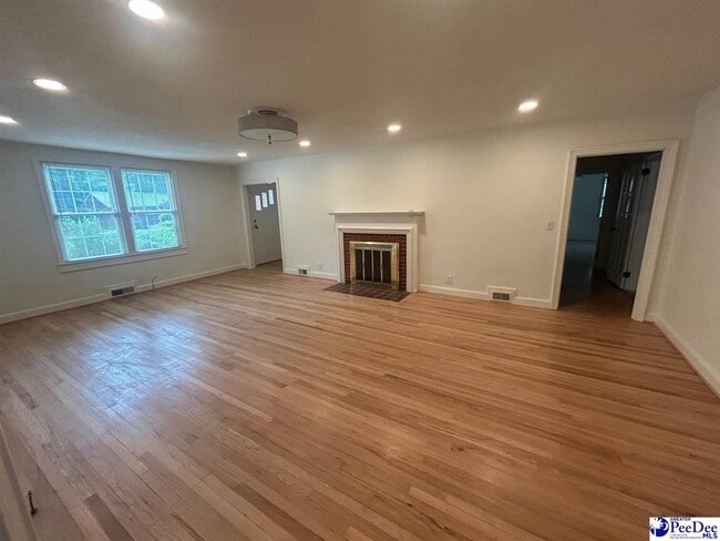 Building Photo - 503 Greenway Dr