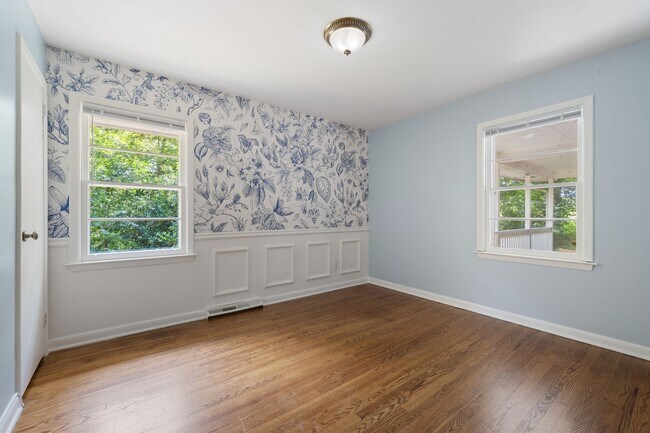 Building Photo - Chapel Hill 3 Bed 2 Bath Ranch - Available...