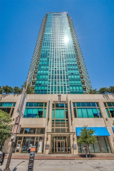 Building Photo - 500 Throckmorton St