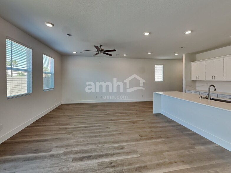 Building Photo - 9248 River Owl Ct