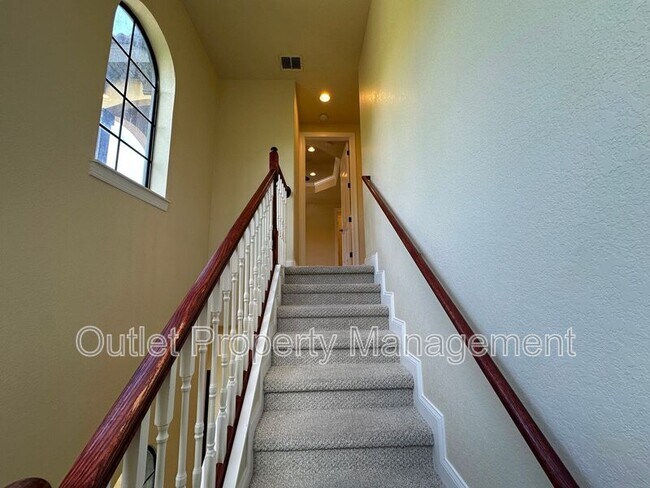 Building Photo - 2011 Baylarian Blvd