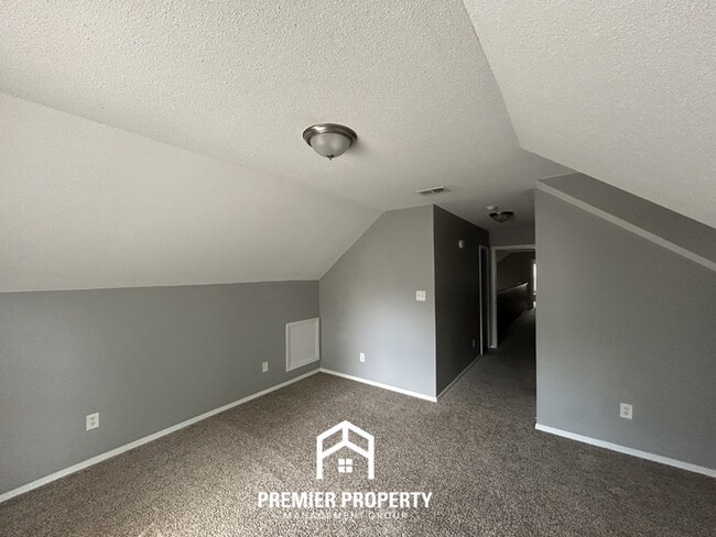 Building Photo - Massive 5BR/3BA Estate in 38125 | 2,700+ SQ FT, Vaulted Ceilings & Tile Floors