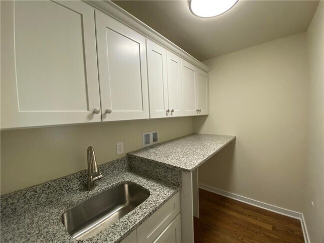 Building Photo - 124 Robert Dr