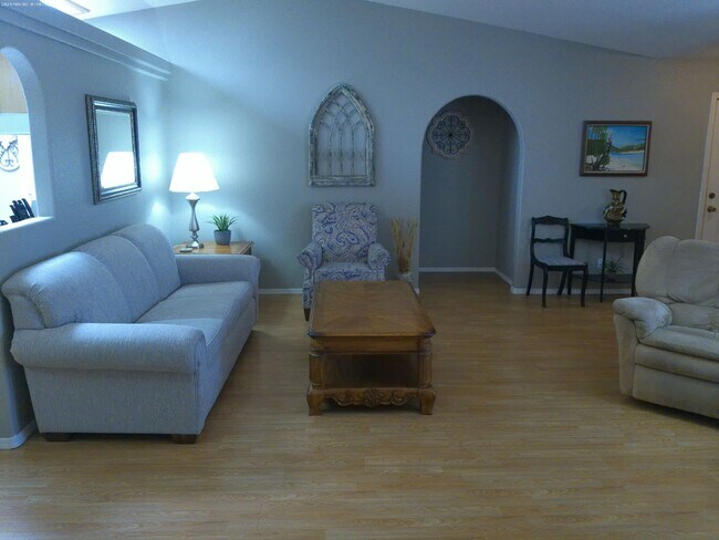 Building Photo - Fully furnished short term rental less then 6 months great for winter rental