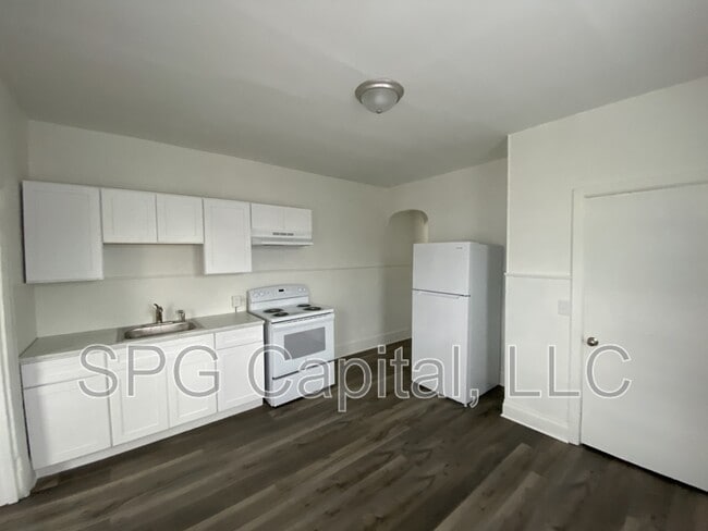 Building Photo - 297 2nd St