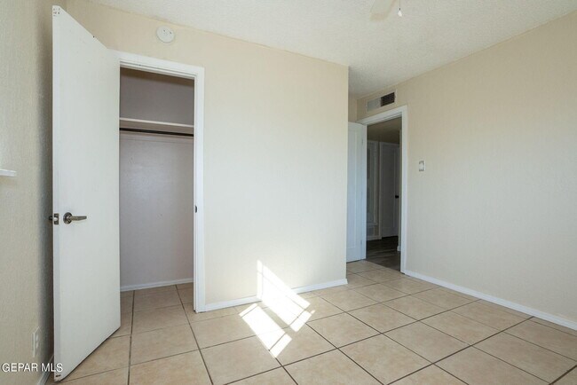 Building Photo - 9309 Montgomery Dr