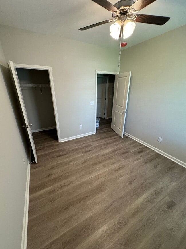 Building Photo - 3B/2B Home Available August 2026!