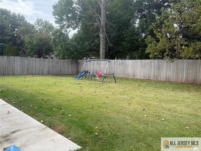 Building Photo - 22 Woodbury Rd