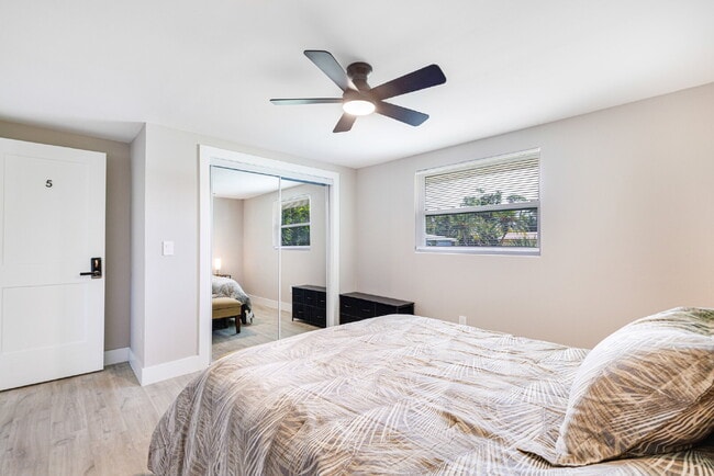 Building Photo - Englewood Padsplit Co-living Affordable Ho...