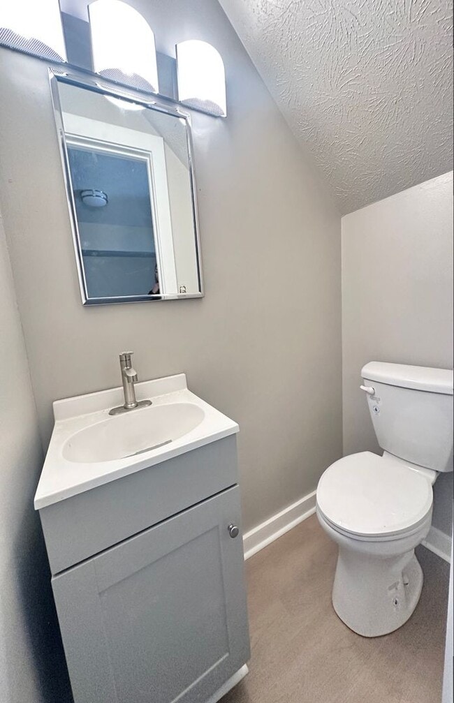 Building Photo - Townhouse for Rent