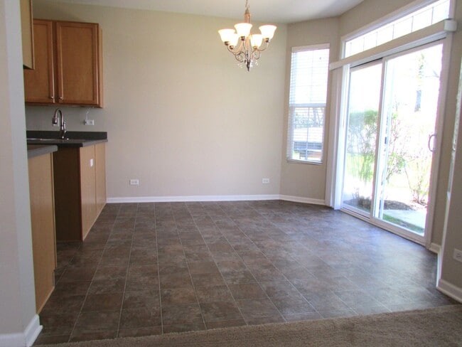Building Photo - 2502 Evergreen Cir