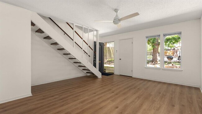 Building Photo - 7409 Shadow Hill Dr