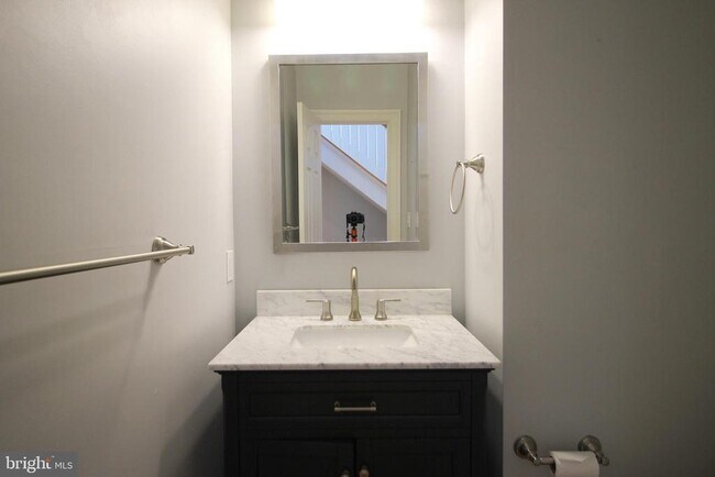 Building Photo - 44136 Riverpoint Dr