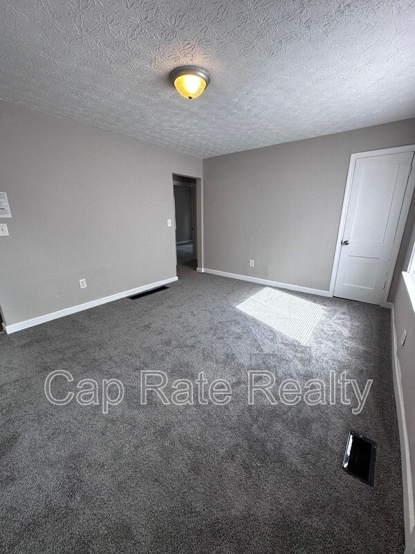 Building Photo - 2359 McGuffey Rd