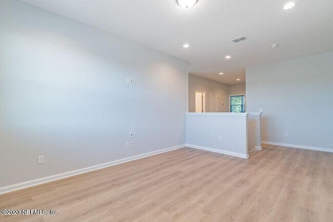 Building Photo - 344 Pine Bluff Dr