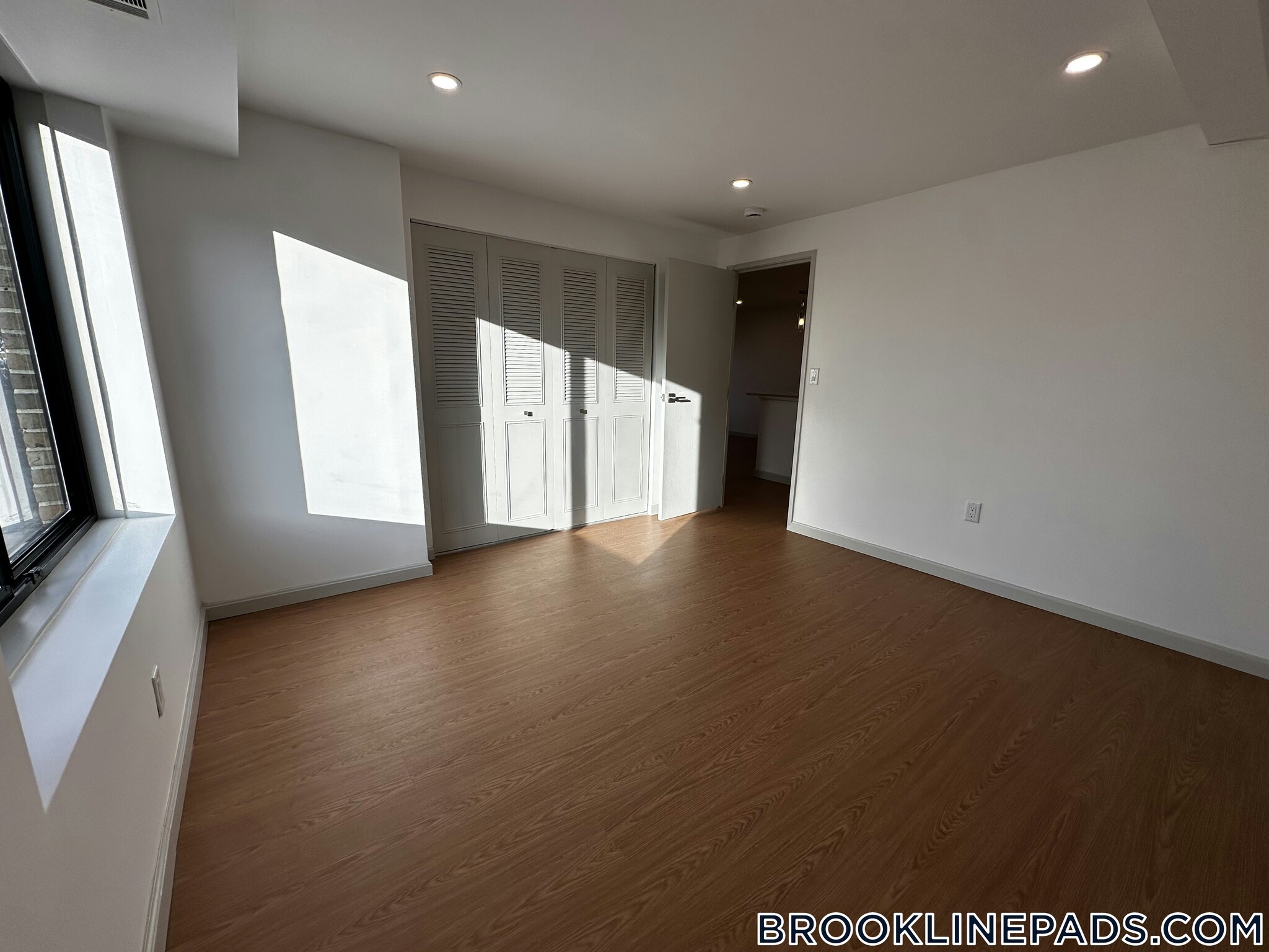 Building Photo - 1243 Beacon St