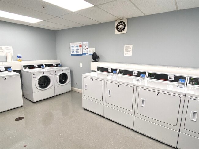 Building Photo - 573 Broad St