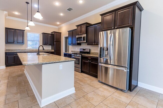 Building Photo - BEAUTIFUL RENTAL IN GATED COMMUNITY!