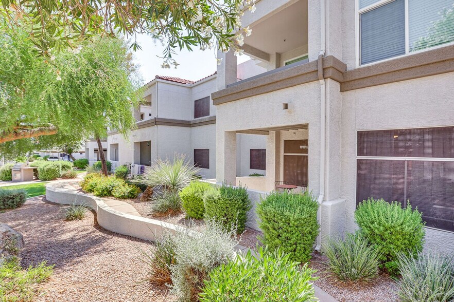 Building Photo - 11375 E Sahuaro Dr