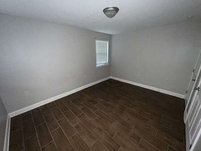 Building Photo - Spacious 4-bedroom 2.5-bathroom Home with Modern Upgrades