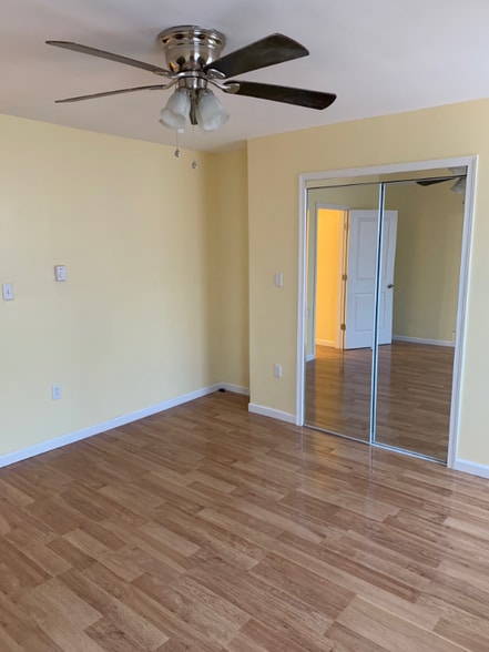 Building Photo - 1206 W Airdrie St