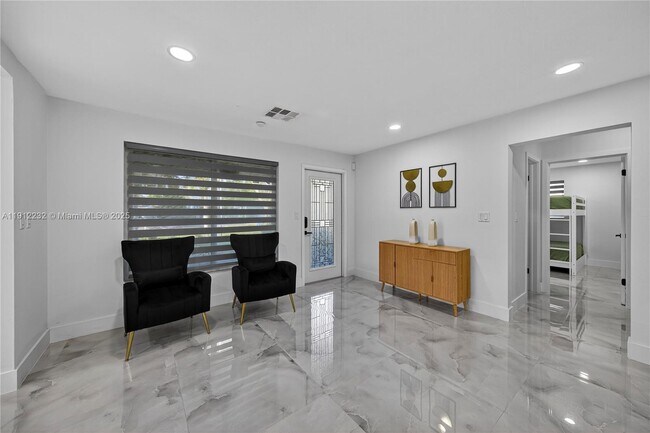 Building Photo - 3130 SW 16th St