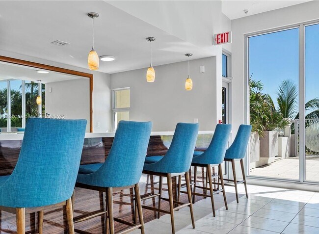 Building Photo - 9225 Collins Ave