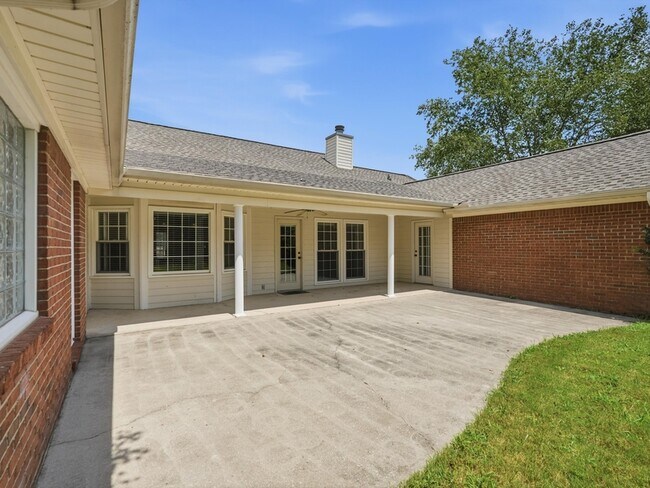 Building Photo - 2819 Willowick Tr SE