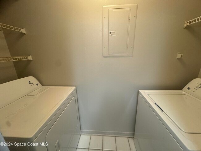 Building Photo - 7667 N Wickham Rd