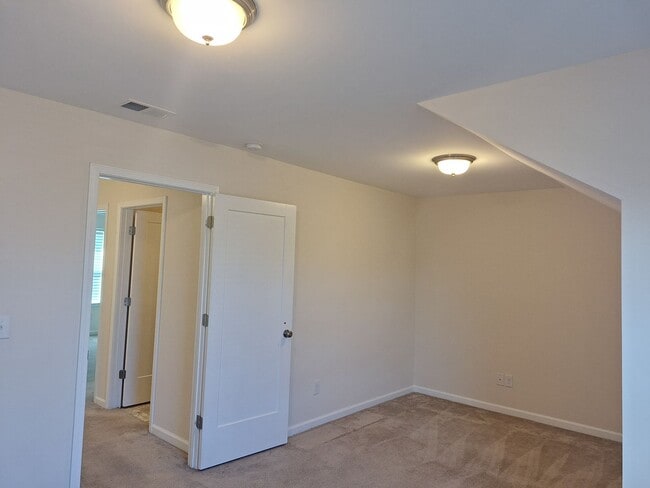 Building Photo - Superb Home Located in the Catawba Hills Neighborhood!