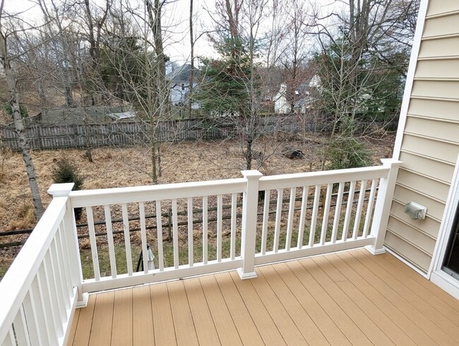 Building Photo - Gorgeous 3 level townhouse in North Potoma...