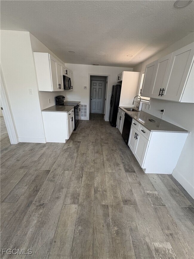 Building Photo - 5560 Longleaf Dr