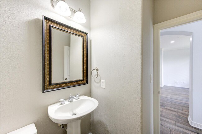 Building Photo - 4340 Lake Walk Ct
