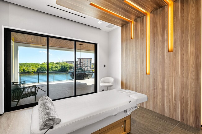 Building Photo - 2934 NE 8th Ave