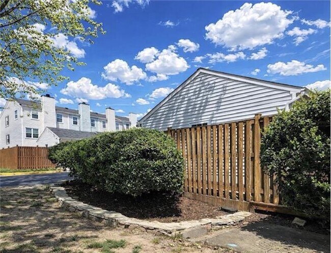 Building Photo - 13998 New Braddock Rd