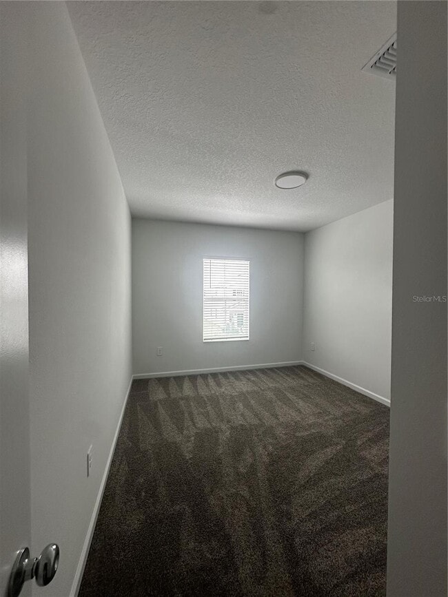Building Photo - 3063 Chantilly Dr