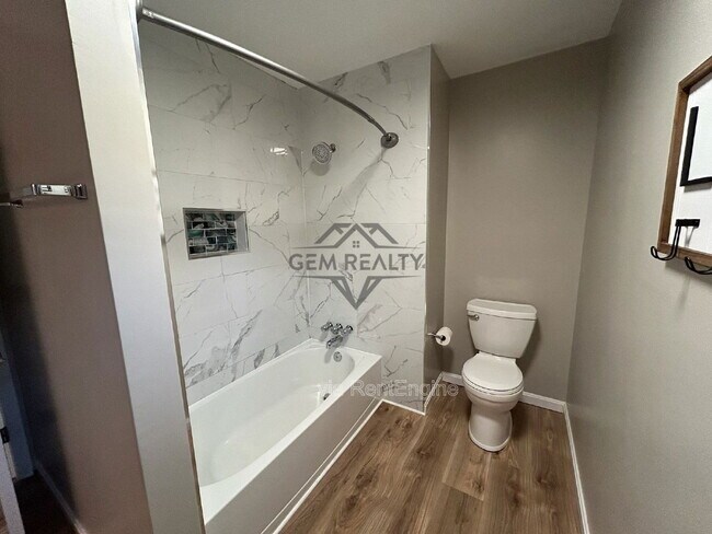 Building Photo - 100 Kendallwood Dr