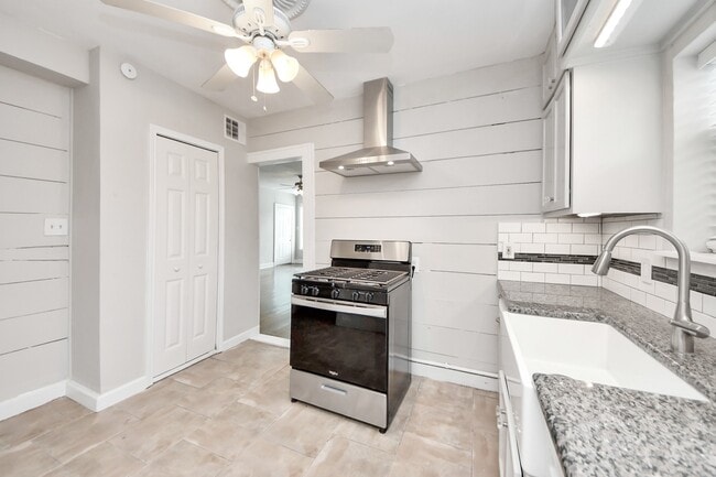 Building Photo - 2817 Truxillo St