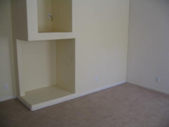 Building Photo - N.E. Fresno Newer Home, 3 car Garage, Like...