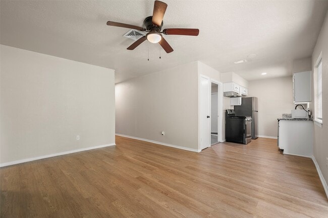 Building Photo - 13335 Ambrose St