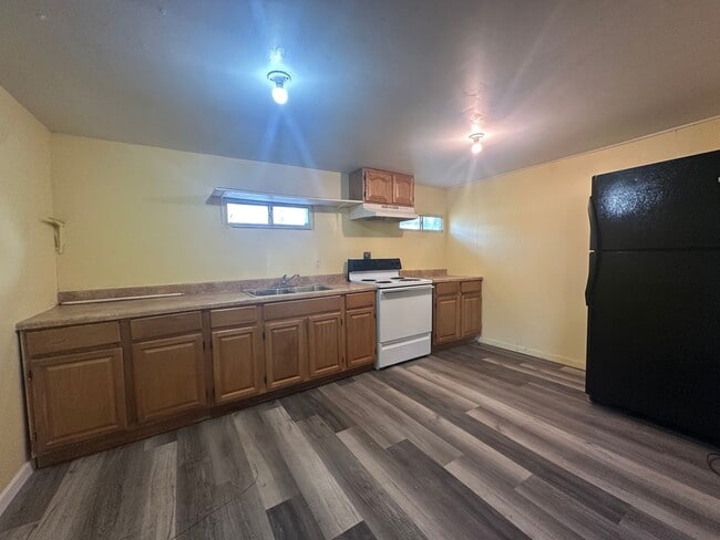Building Photo - Remodeled unit with a Casita